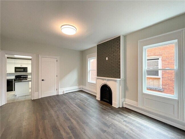 Building Photo - 53 S Clover St