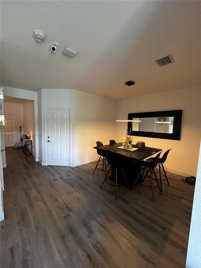 Building Photo - 5942 Mustang Manor