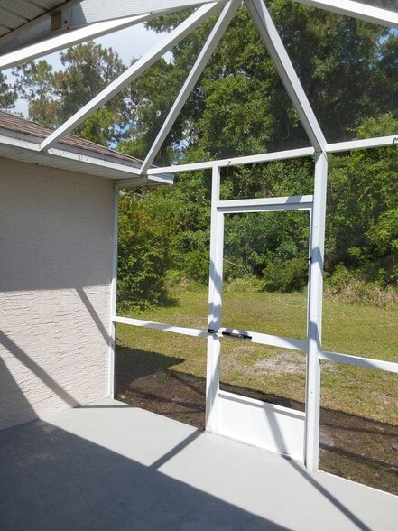 Building Photo - 9 Pony Express Dr