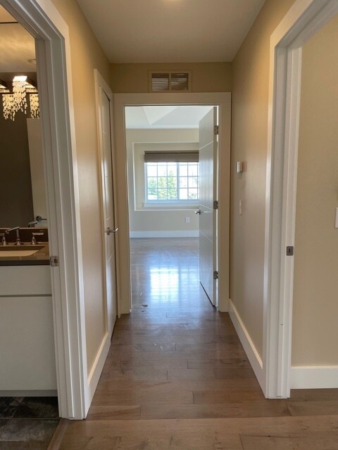 Building Photo - 5735 Acorn Ln