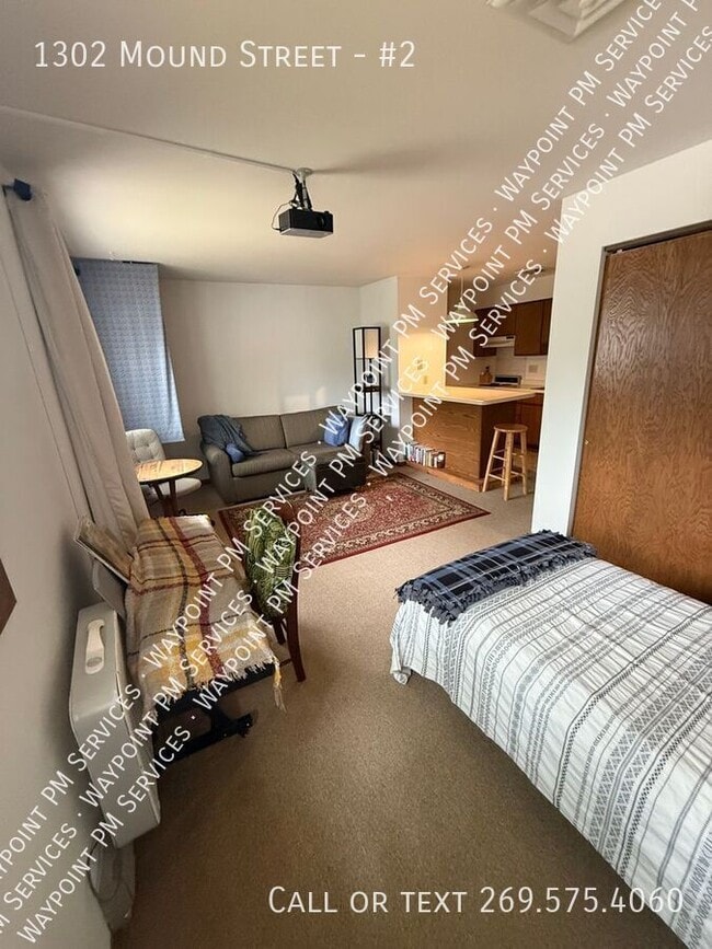 Primary Photo - 1302 Mound St