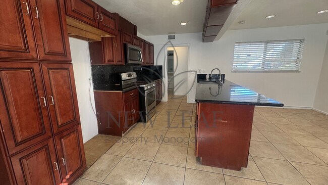 Building Photo - 1444 E Colton Ave