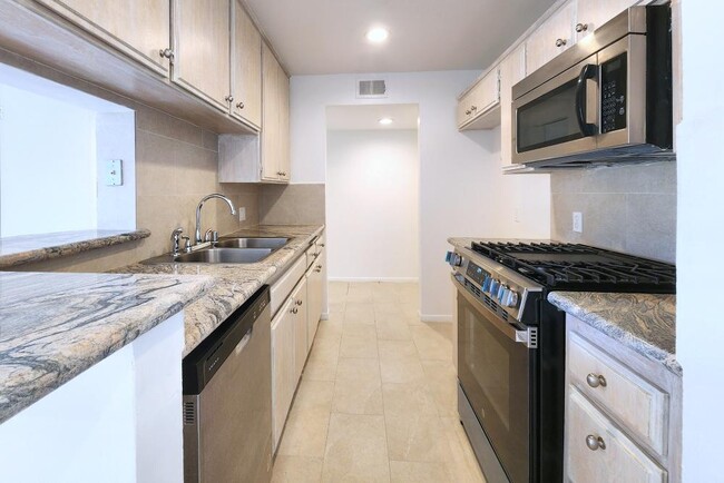 Building Photo - 1 bedroom in North Hollywood CA 91601