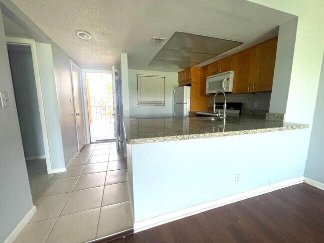 Building Photo - 1101 Crystal Lake Dr