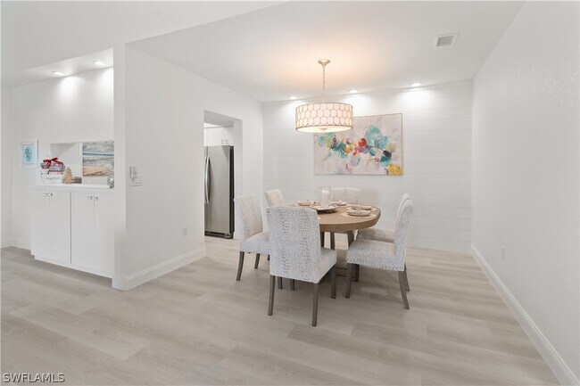 Building Photo - 784 Willowbrook Dr