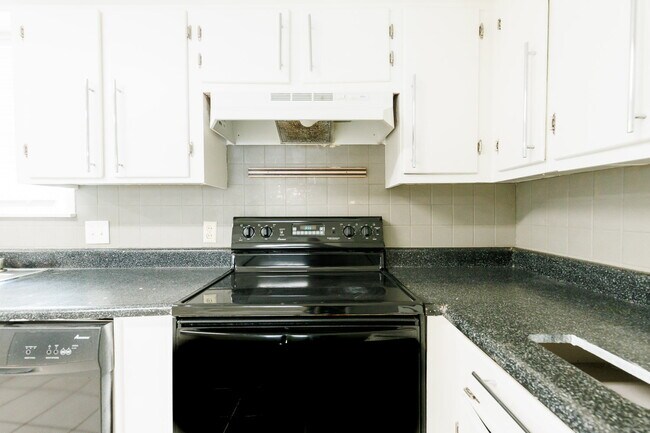 Building Photo - Newly remodeled 3/2/2 in north Lubbock!  M...