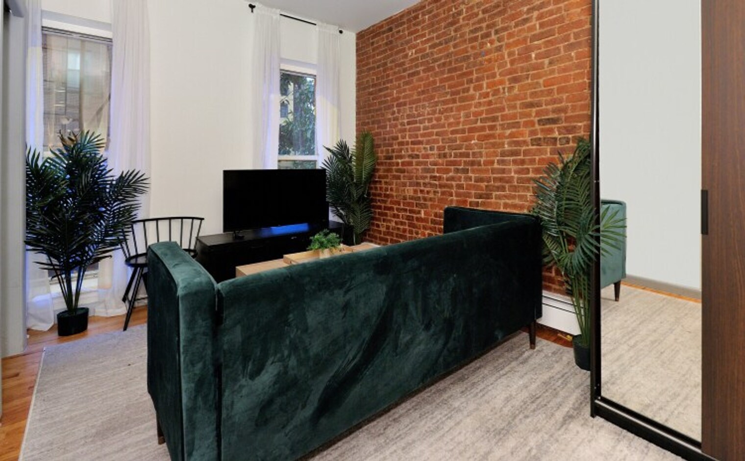 Building Photo - 338 W 36th St.