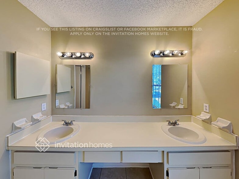 Building Photo - 15908 Bridgewater Ln