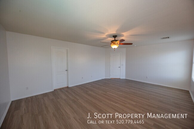 Building Photo - 3425 E Bartlett Dr