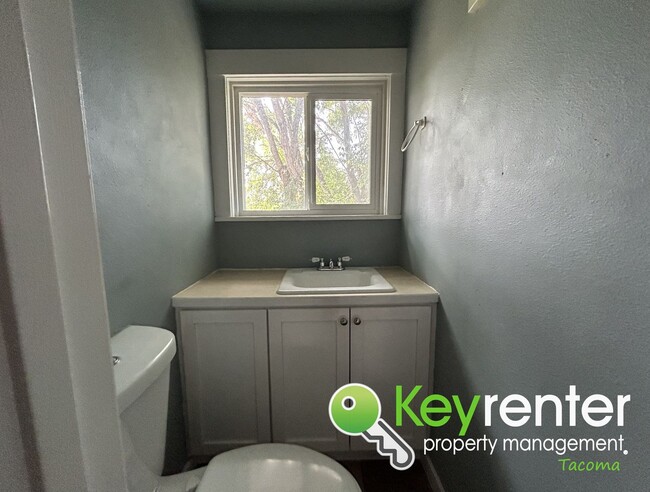 Building Photo - Delightful 3Bed/1.5Bath Craftsman Home