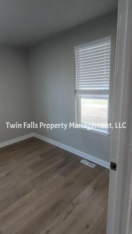 Building Photo - 354 7th Ave E