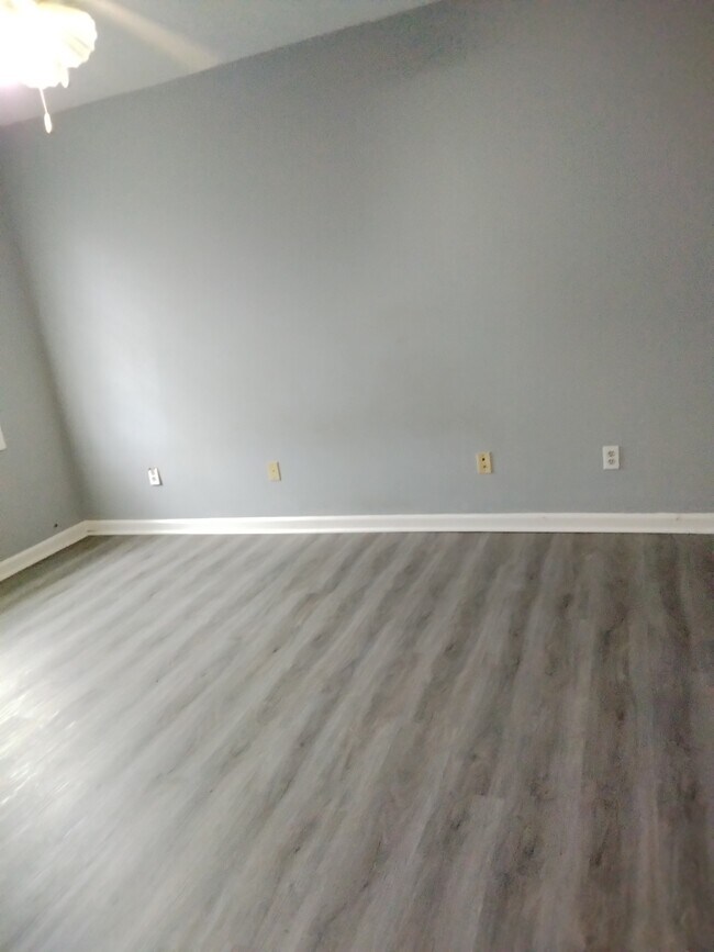 Front bedroom - 899 Joseph Club Dr SW