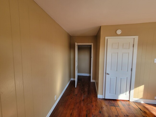 Building Photo - Newly Remodeled 3BD 1Bath Home-Pet approved