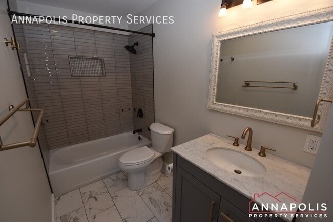 Building Photo - 114 Oakwood Rd