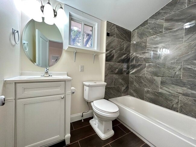 Building Photo - 202 Maurice St