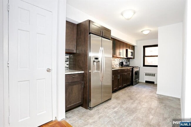 Building Photo - 208 Anderson St