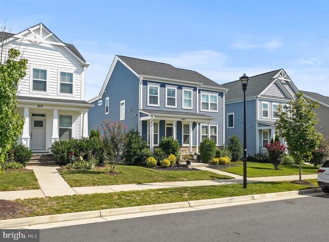 Building Photo - 1025 Forsythia Ln