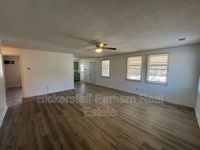 Building Photo - 231 17th Ave S