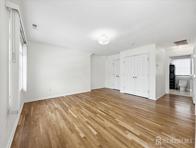 Building Photo - 37 Jersey Ave