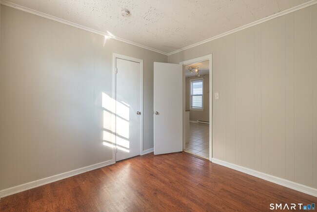 Building Photo - 793 Brewster St
