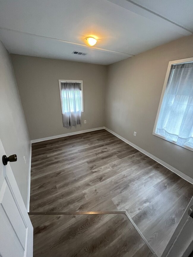 Building Photo - 3-bedroom, 2-bath single-family home located in Greencastle