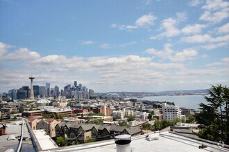 Building Photo - Dazzling 1 bed 1 bath - Lower Queen Anne!