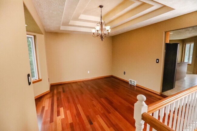 Building Photo - 503 S Shelley Lake Ln