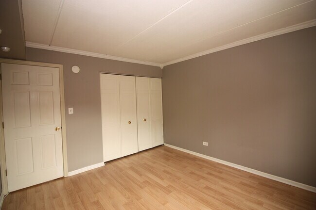 Building Photo - 5406 Chateau Dr