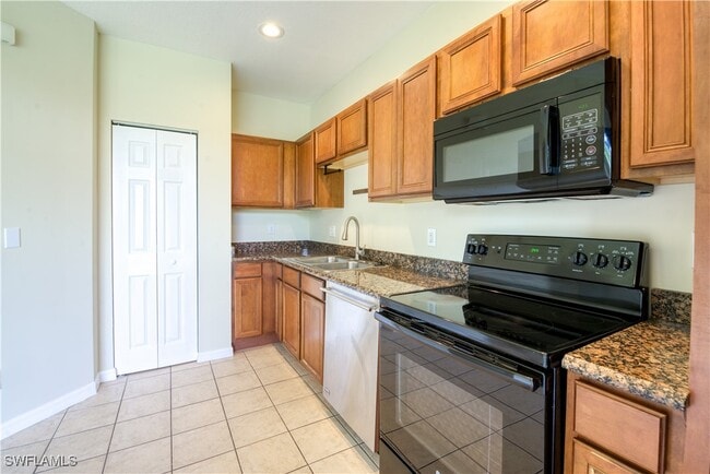 Building Photo - 9774 Roundstone Cir