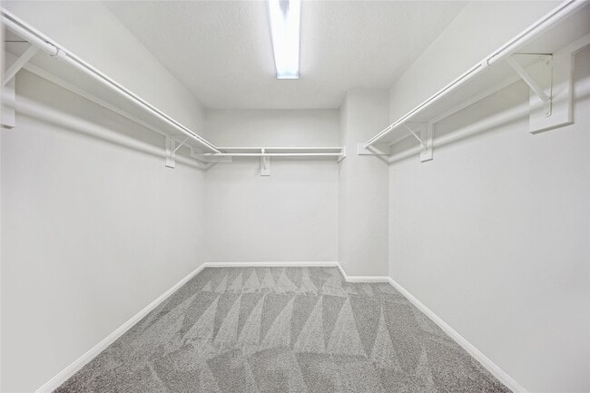 Building Photo - 1115 Eden Park Ln