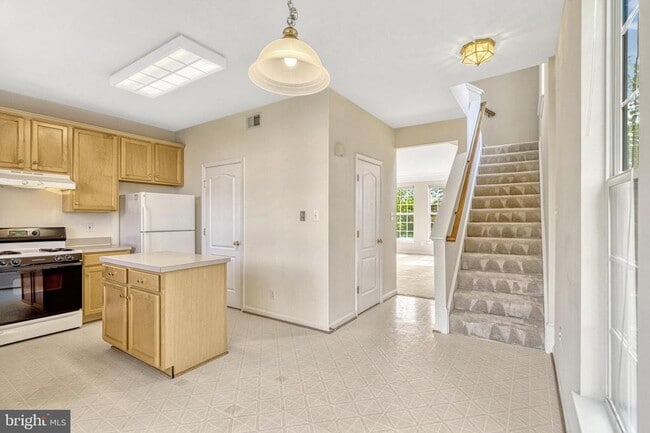 Building Photo - 13051 Park Crescent Cir