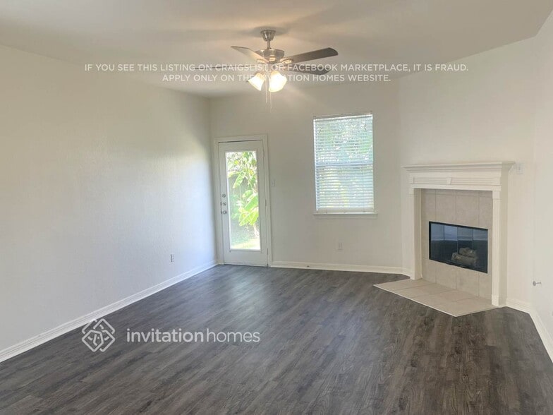 Building Photo - 411 Drake Ln