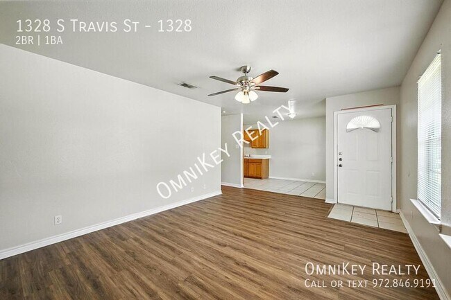 Building Photo - 1328 S Travis St