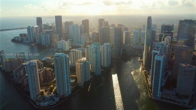 Building Photo - 475 Brickell Ave