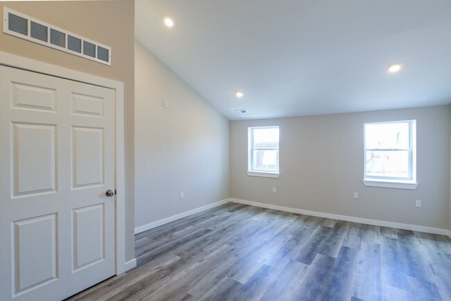 Building Photo - 1335 S 8th St