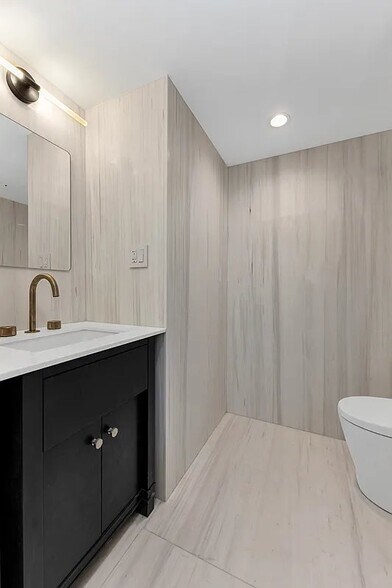 Building Photo - 106 Central Park S