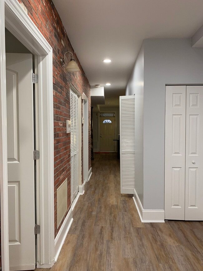 Building Photo - 7010 S Merrill Ave