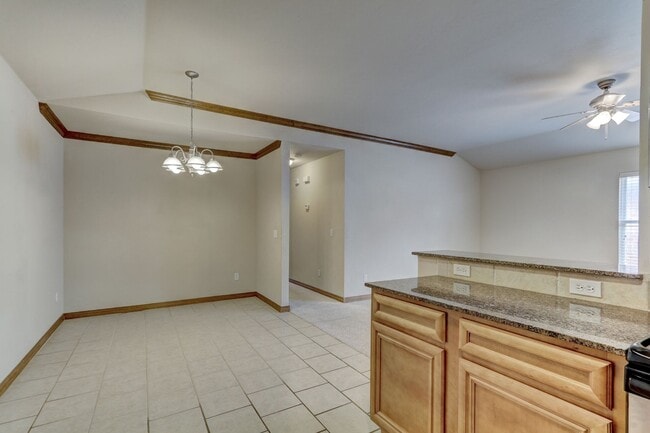 Building Photo - Duplex in Yukon, Available Now!