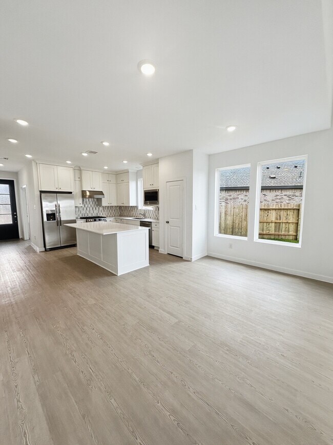 Building Photo - 26921 Carmine Red Ct