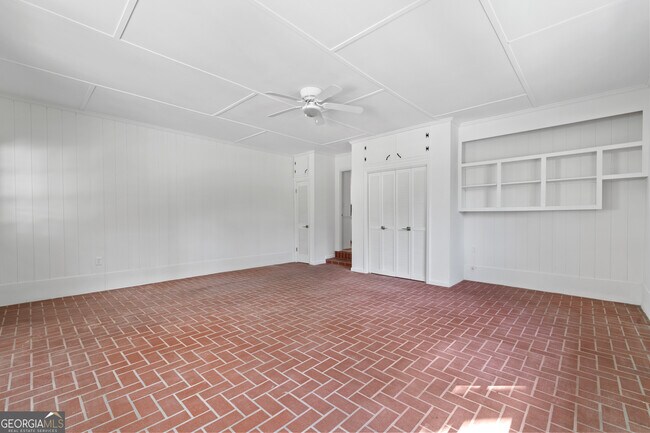 Building Photo - 223 Brookwood Dr