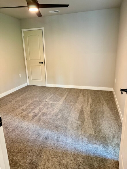 Building Photo - 460 NE 200th Rd