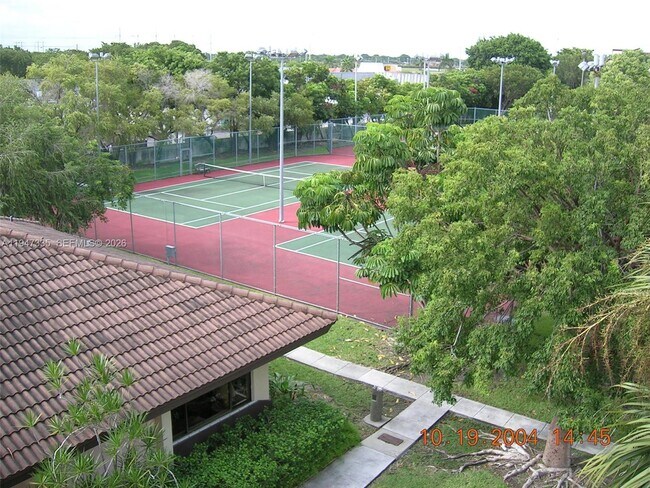 Building Photo - 8850 SW 123rd Ct