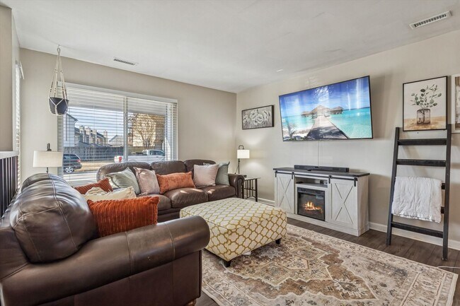 Building Photo - 762 Quesnel Dr