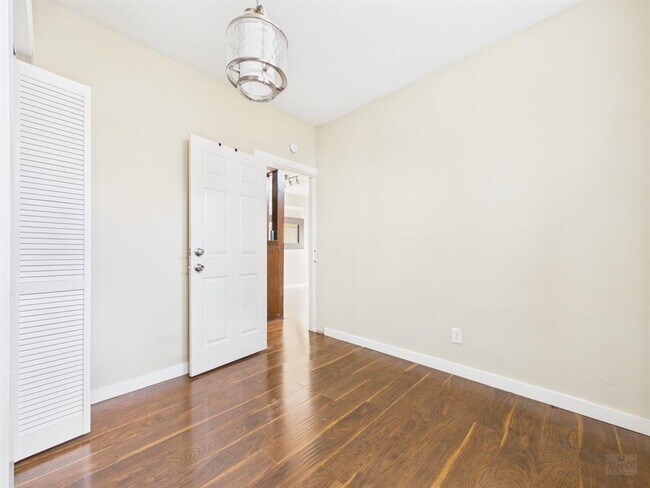 Building Photo - 2529 Rio Grande St