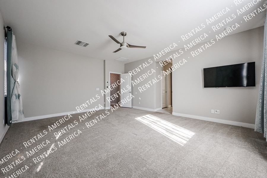 Building Photo - 1321 W Coyote Dr