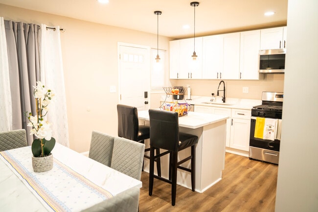 Building Photo - 8623 Willow Oak Rd