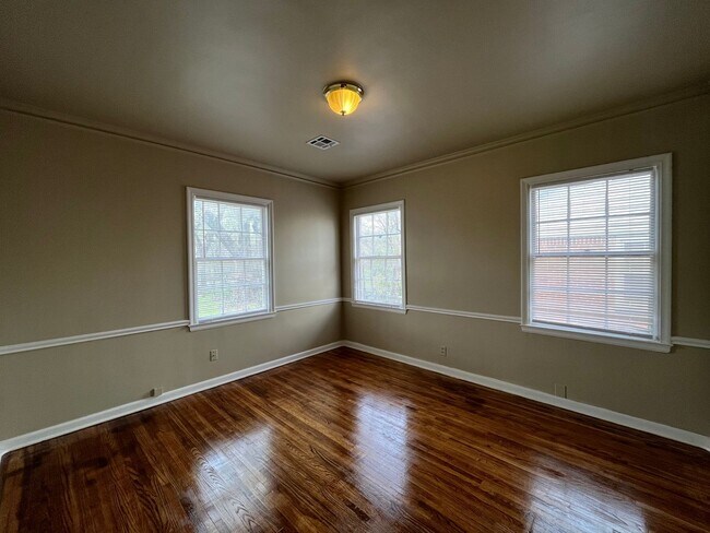 Building Photo - 1144 S Vandalia Ave