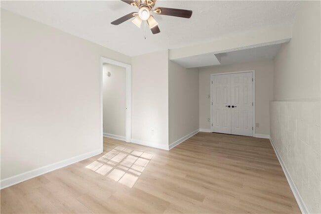 Building Photo - 2116 Scarbrough Rd