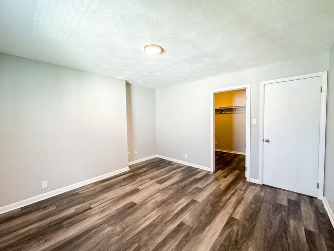 Building Photo - 4322 Hoyt Ave