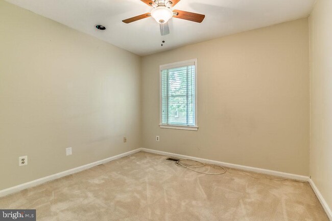 Building Photo - 1059 N George Mason Dr